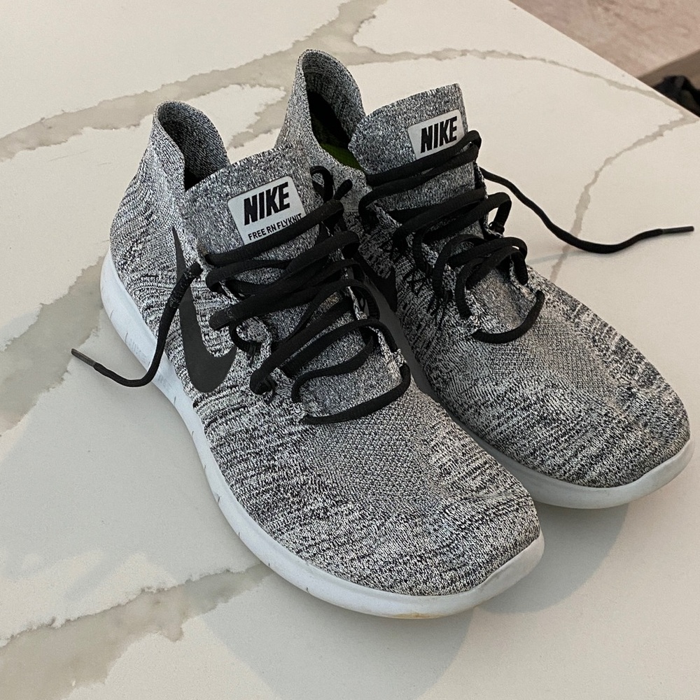 Nike Black and Gray Free RN flyknit sneaker
